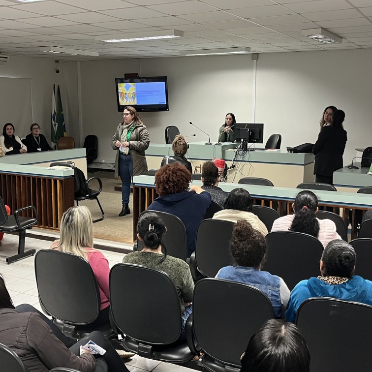 Prefeitura de Sarandi realiza audiência com famílias para combater a evasão escolar e fortalecer a permanência dos alunos nas escolas